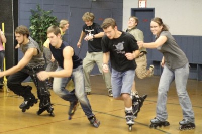 skating - teens racing